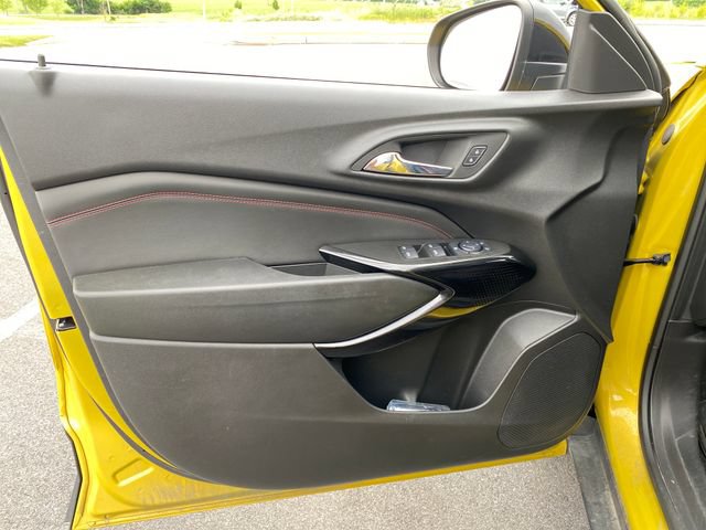 Used 2024 Chevrolet Trax RS w/ Sunroof Package FWD image 24