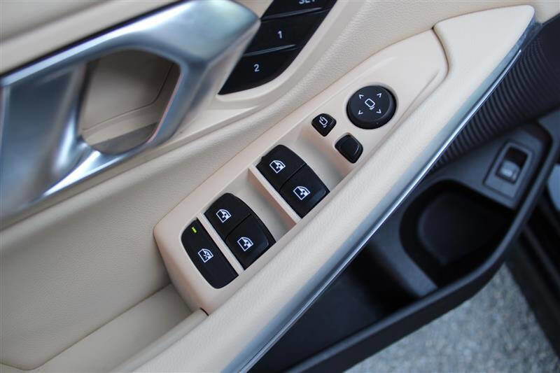 Used 2023 BMW 330i Sedan w/ Driving Assistance Package RWD image 13