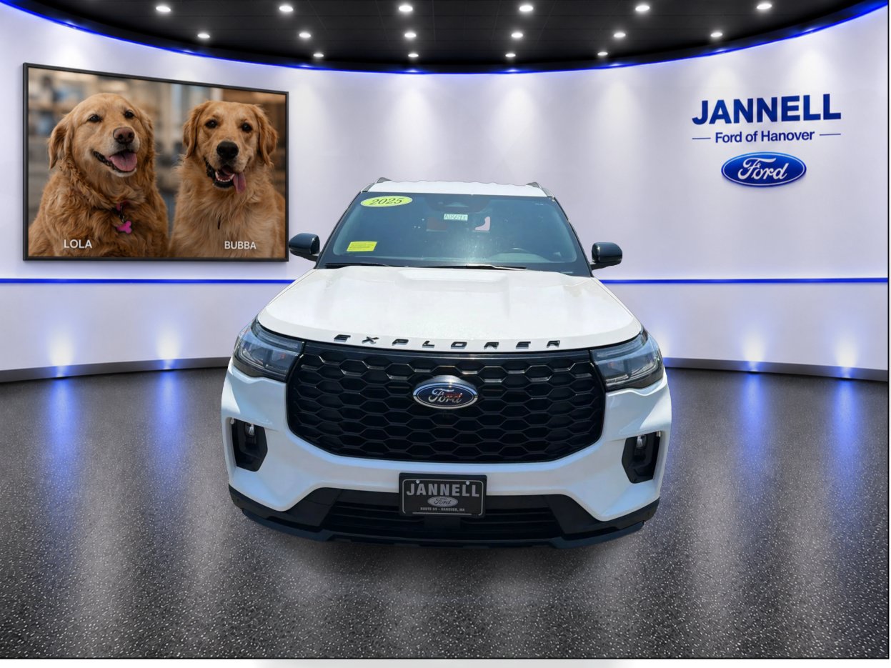 Used 2025 Ford Explorer ST-Line w/ ST-Line Street Pack AWD/4WD image 2