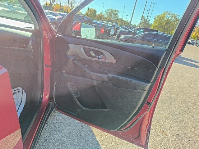Used 2020 Chevrolet Traverse LT image 18