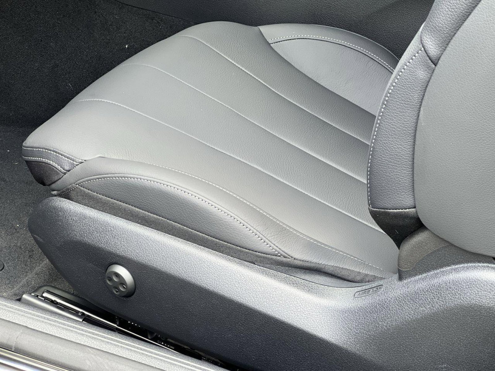 New 2025 Mercedes-Benz CLE 300 4MATIC Coupe image 12