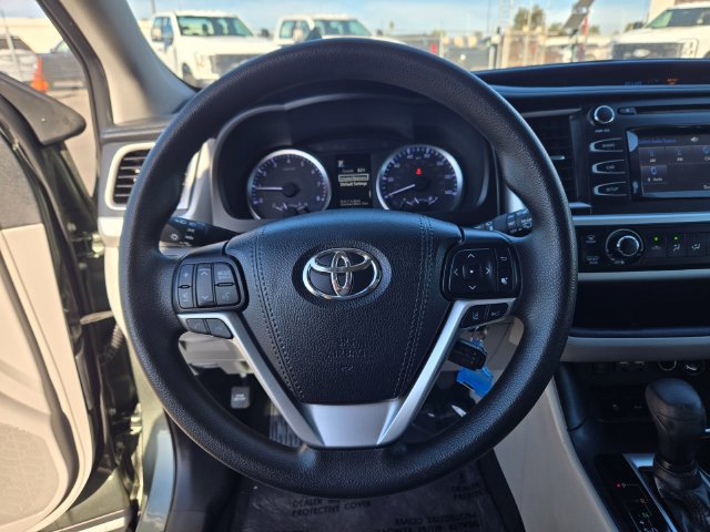 Used 2019 Toyota Highlander LE AWD/4WD image 20