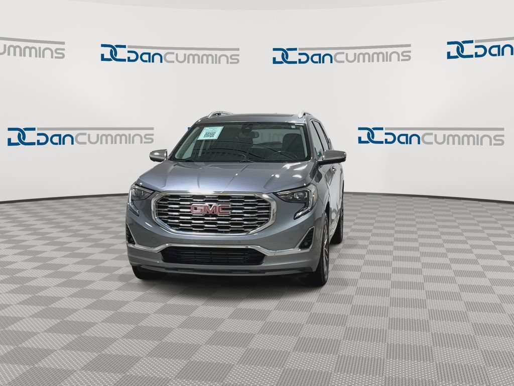 Used 2020 GMC Terrain Denali w/ Denali Premium Package FWD image 3