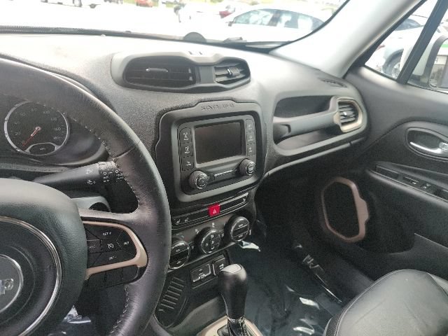 Used 2016 Jeep Renegade Limited FWD image 38