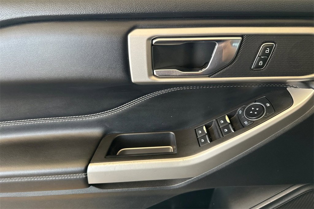 Used 2021 Ford Explorer XLT w/ Equipment Group 202A image 13