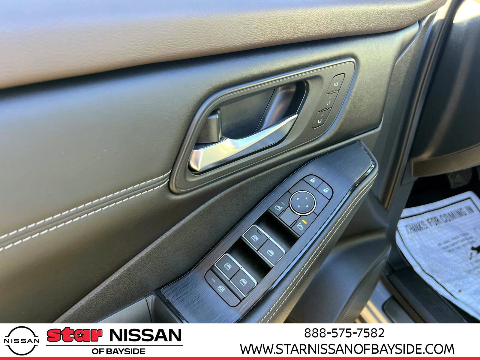 Used 2023 Nissan Rogue SL w/ SL Premium Package image 16
