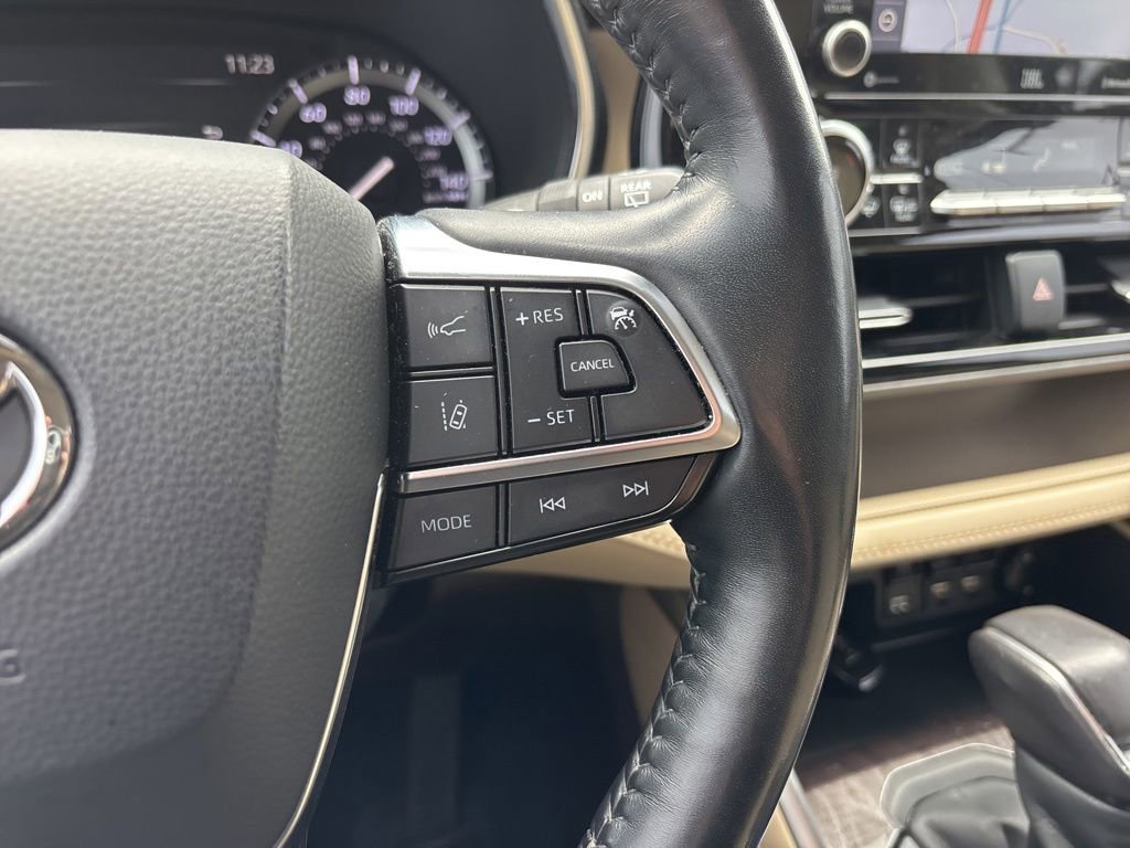 Used 2020 Toyota Highlander Limited AWD/4WD image 17