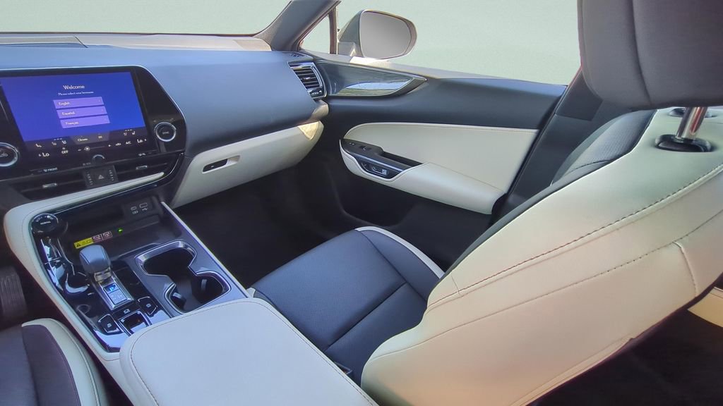 Used 2024 Lexus NX 250 FWD image 13