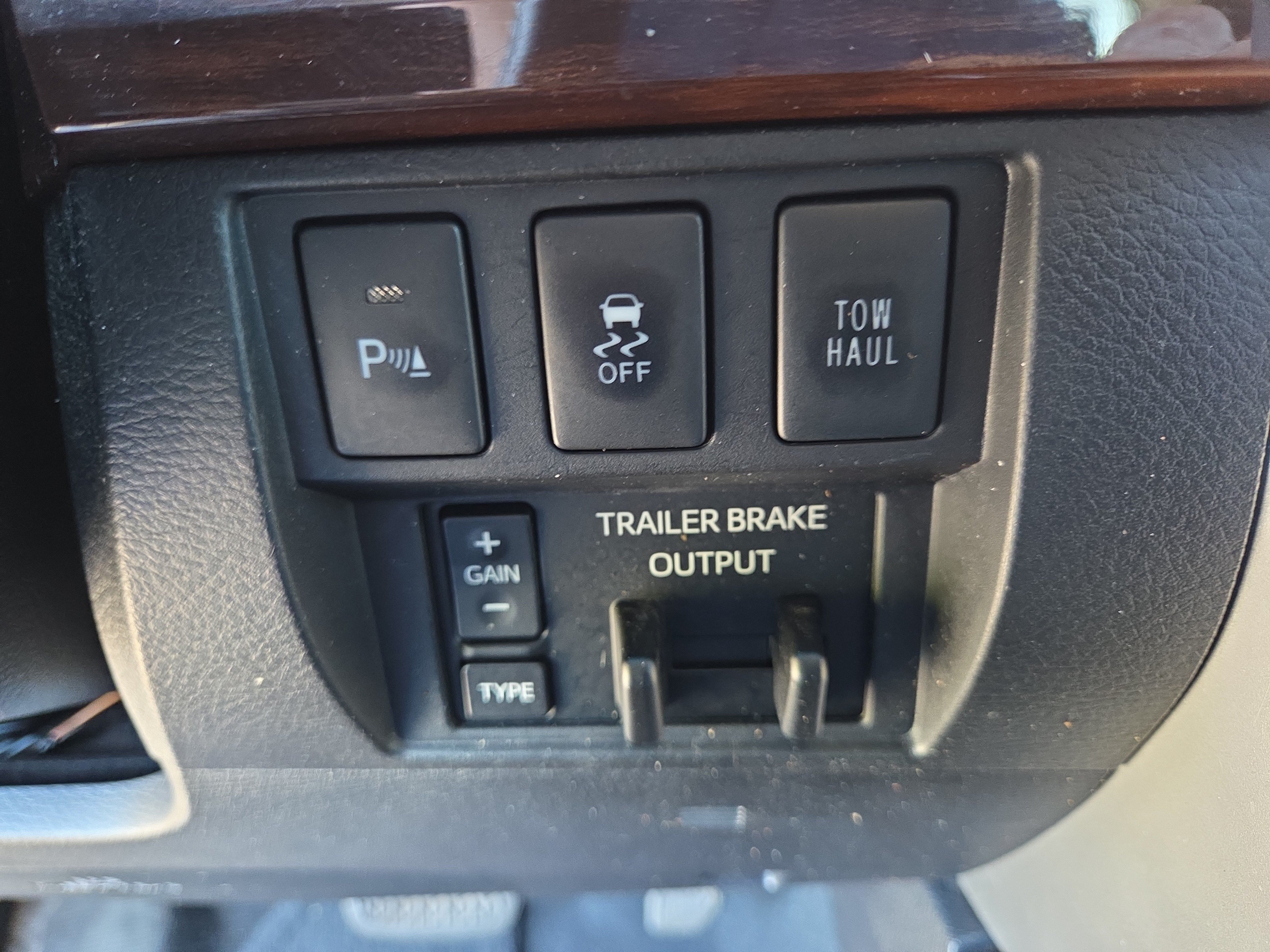 Used 2016 Toyota Tundra Limited w/ Limited Premium Package AWD/4WD image 28