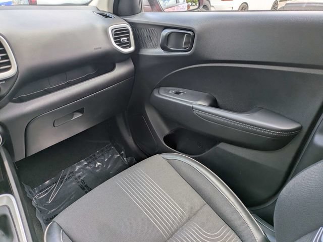 Used 2022 Hyundai Venue Limited FWD image 15