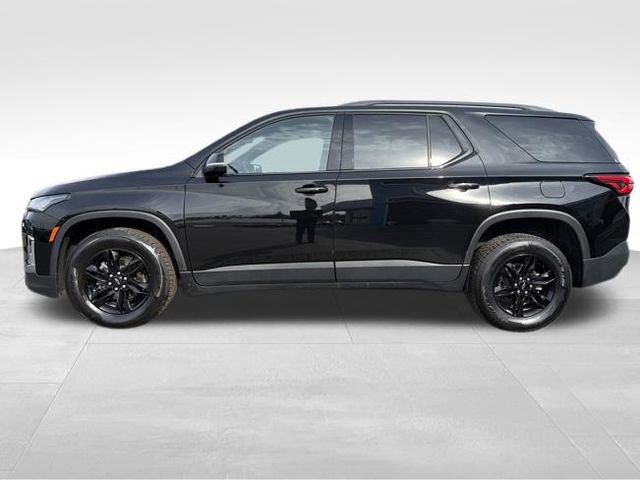 Used 2023 Chevrolet Traverse LT w/ Midnight/Sport Edition image 2