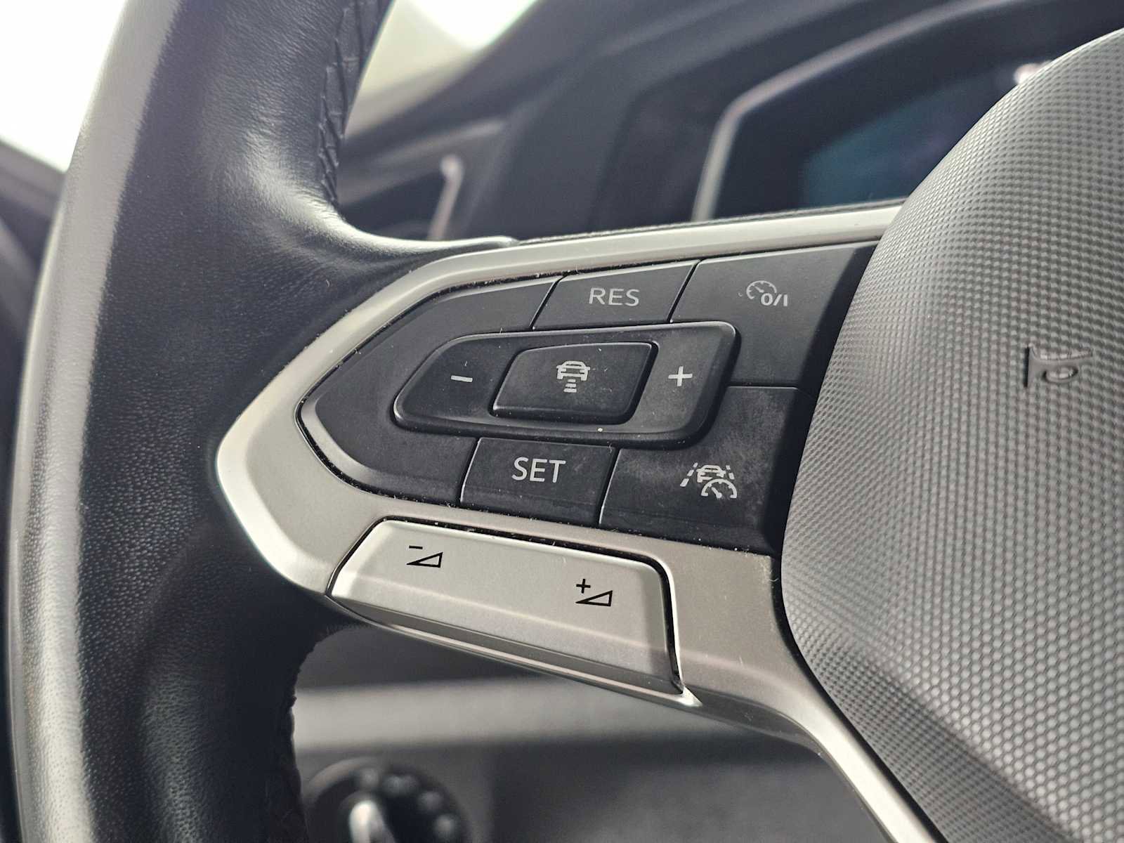 Used 2022 Volkswagen Jetta SE image 27