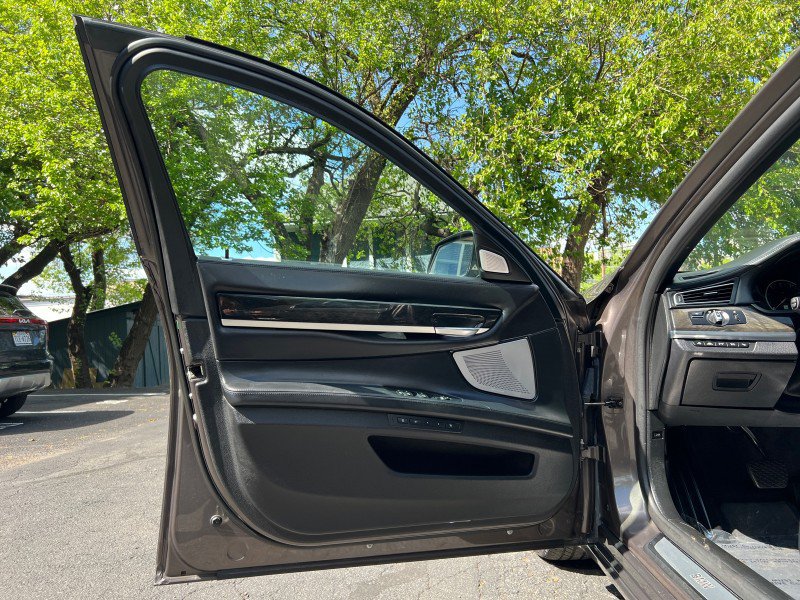 Used 2015 BMW 750Li xDrive AWD/4WD image 11