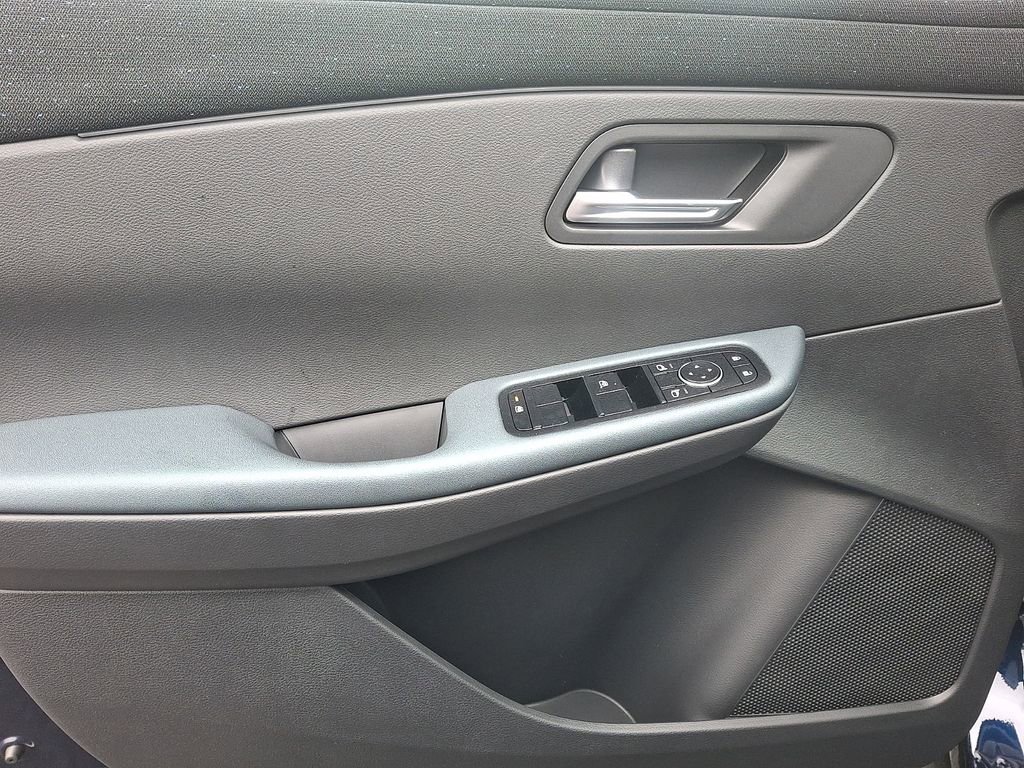 New 2026 Nissan Leaf SV+ w/ Floor Mat Package (SV+) FWD image 8