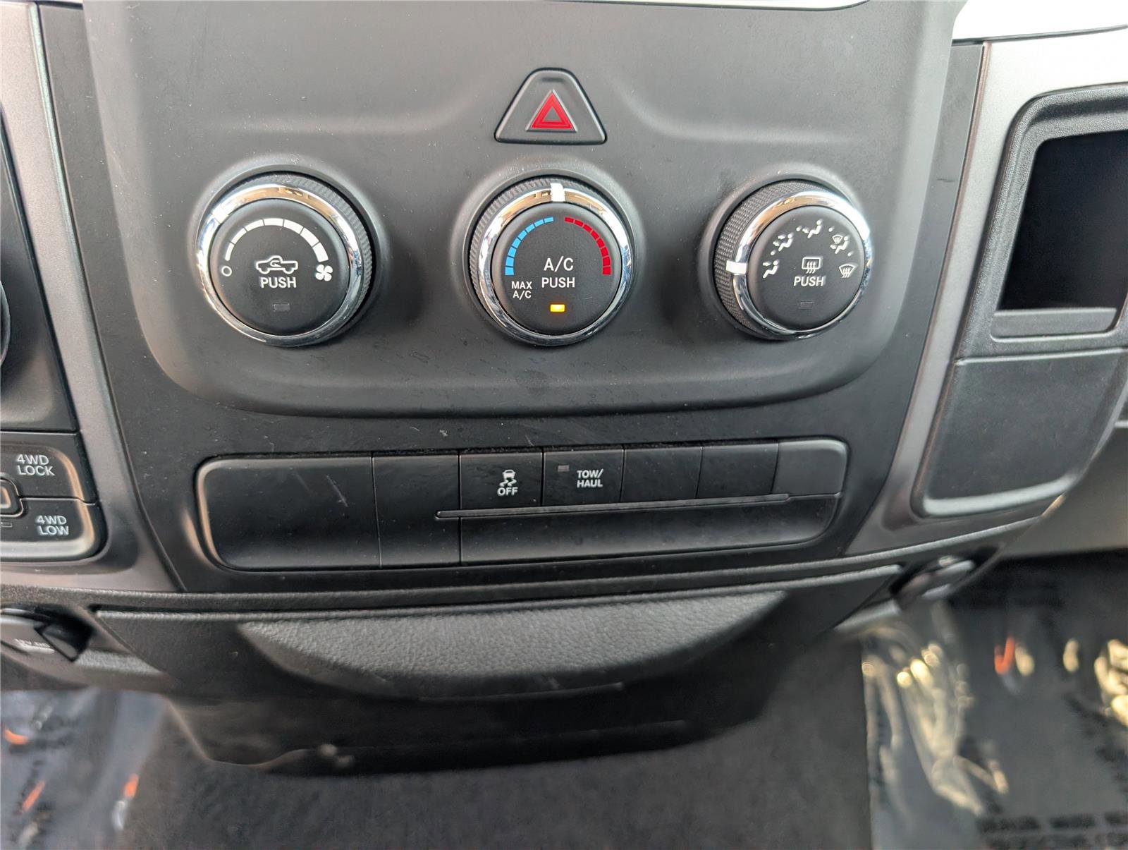 Used 2024 RAM 1500 Classic SLT AWD/4WD image 23