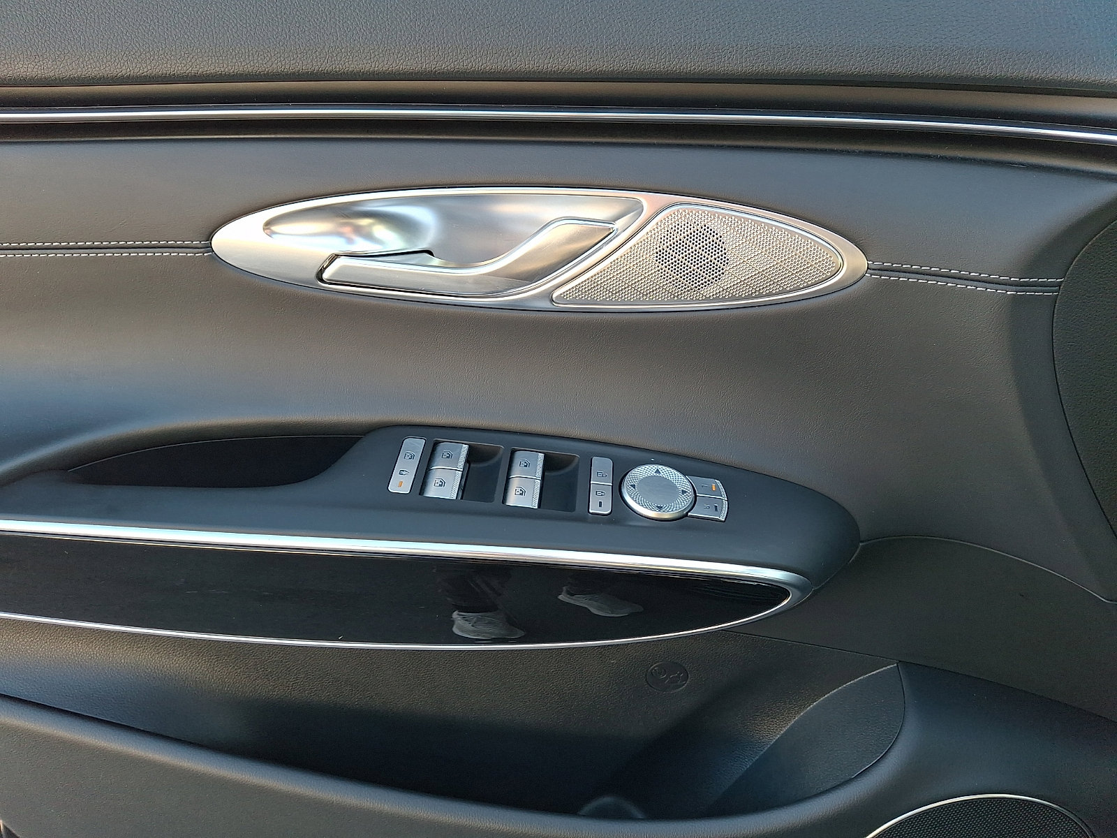 Used 2025 Genesis GV70 2.5T image 11