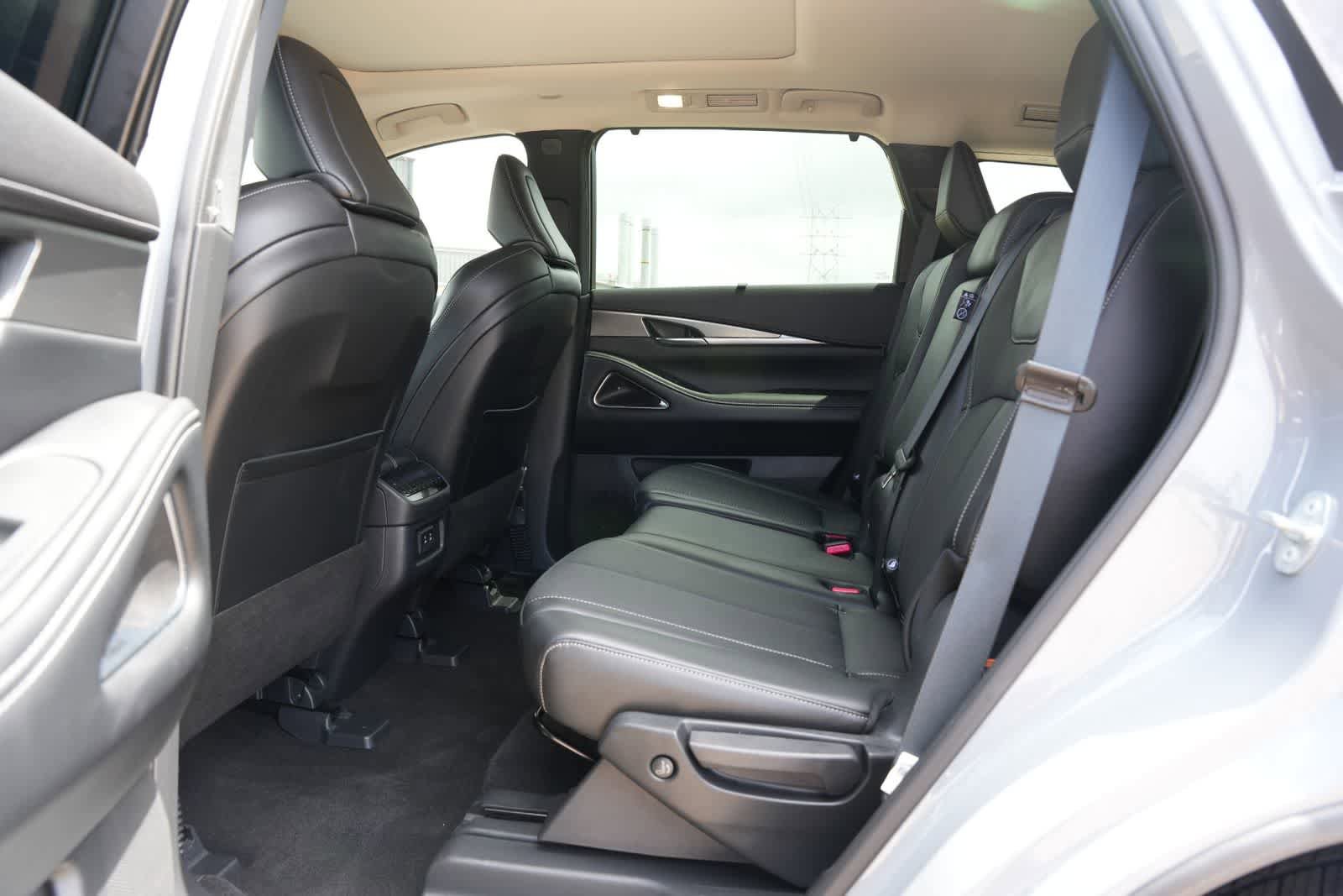 Used 2026 INFINITI QX60 Luxe w/ Cargo Package FWD image 19