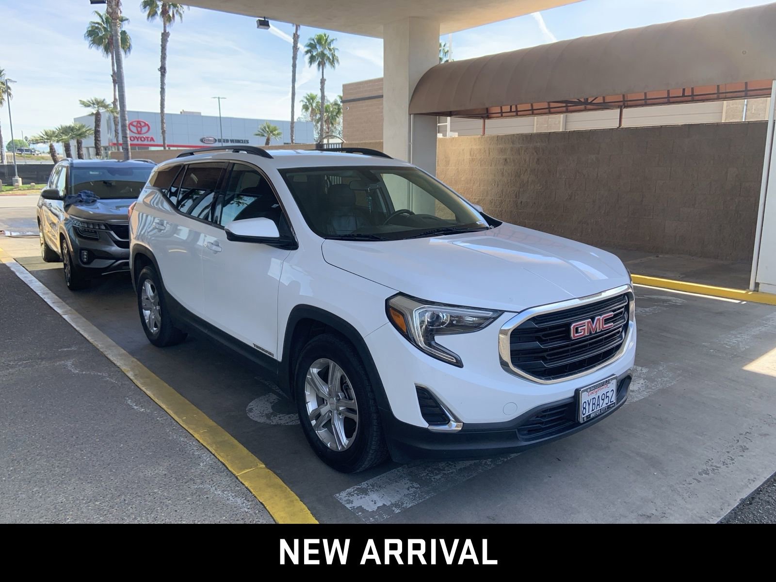 Used 2019 GMC Terrain SLE w/ Driver Convenience Package image 3