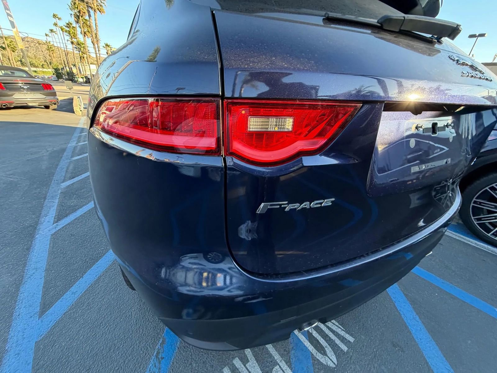 Used 2019 Jaguar F-PACE R-Sport image 9