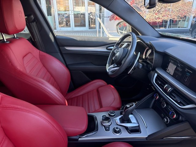 Used 2024 Alfa Romeo Stelvio Veloce image 33