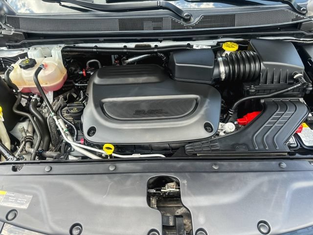 Used 2023 Chrysler Pacifica Touring-L FWD image 12