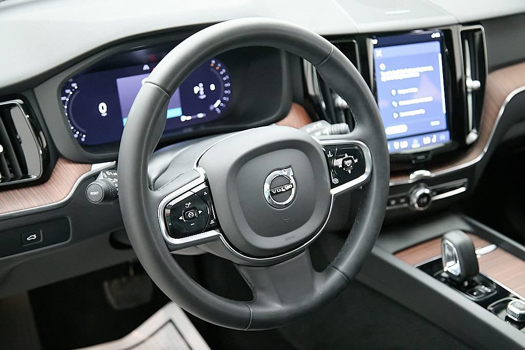 Certified 2024 Volvo XC60 B5 Plus w/ Protection Package Premier AWD/4WD image 13