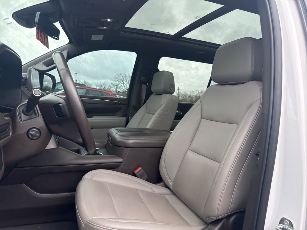 Used 2023 Chevrolet Suburban LT w/ Luxury Package image 15