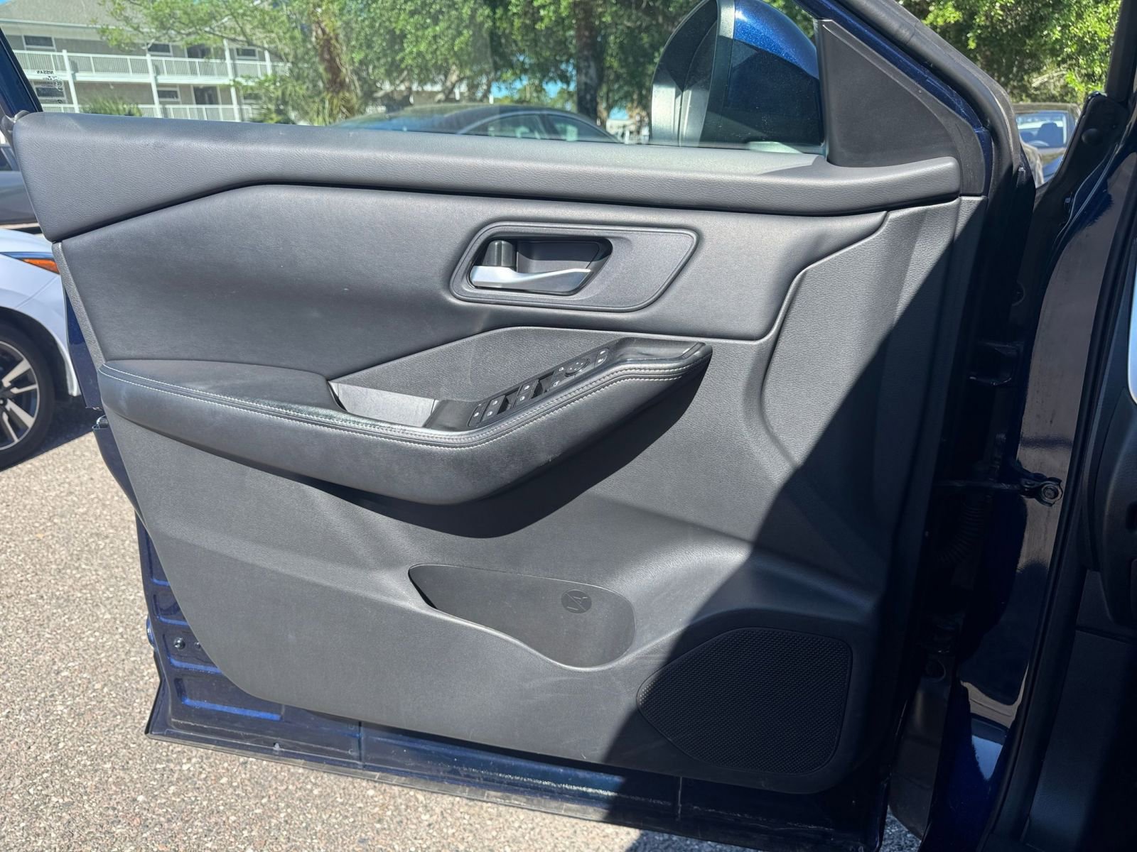 Used 2025 Nissan Rogue SV FWD image 18