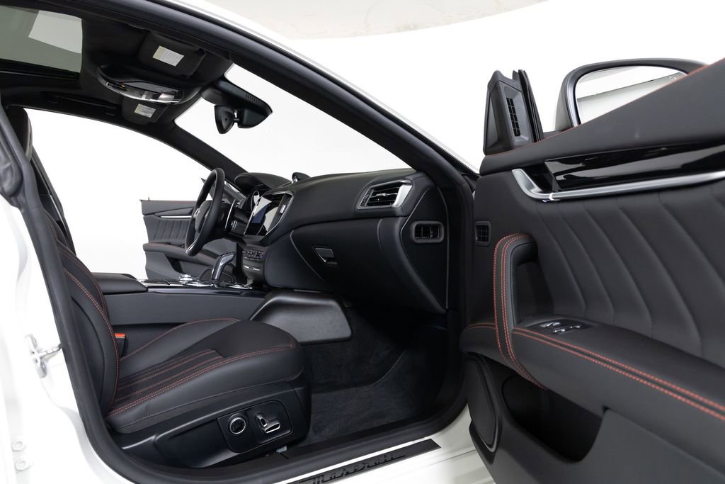 Used 2023 Maserati Ghibli Modena image 32