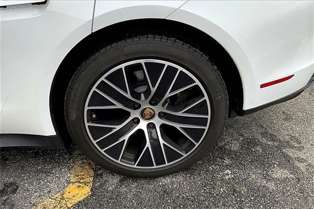 Used 2022 Porsche Taycan image 16