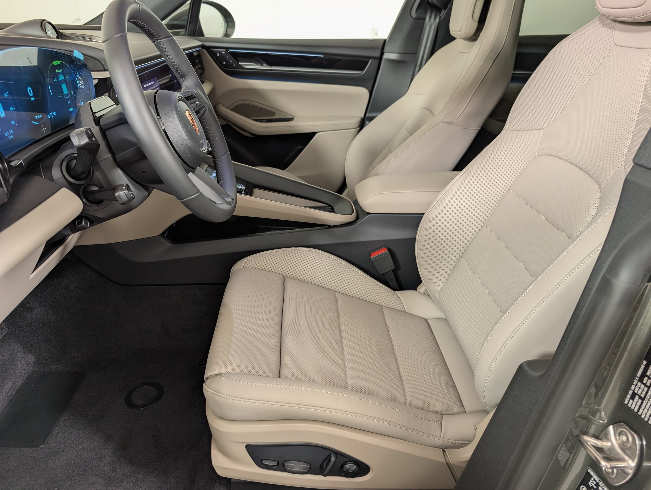 Used 2026 Porsche Macan 4 Electric AWD/4WD image 5