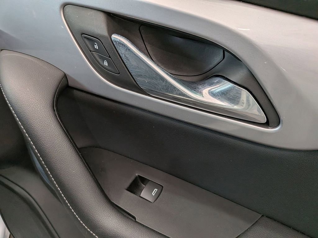 Used 2025 Chevrolet Blazer LT image 31