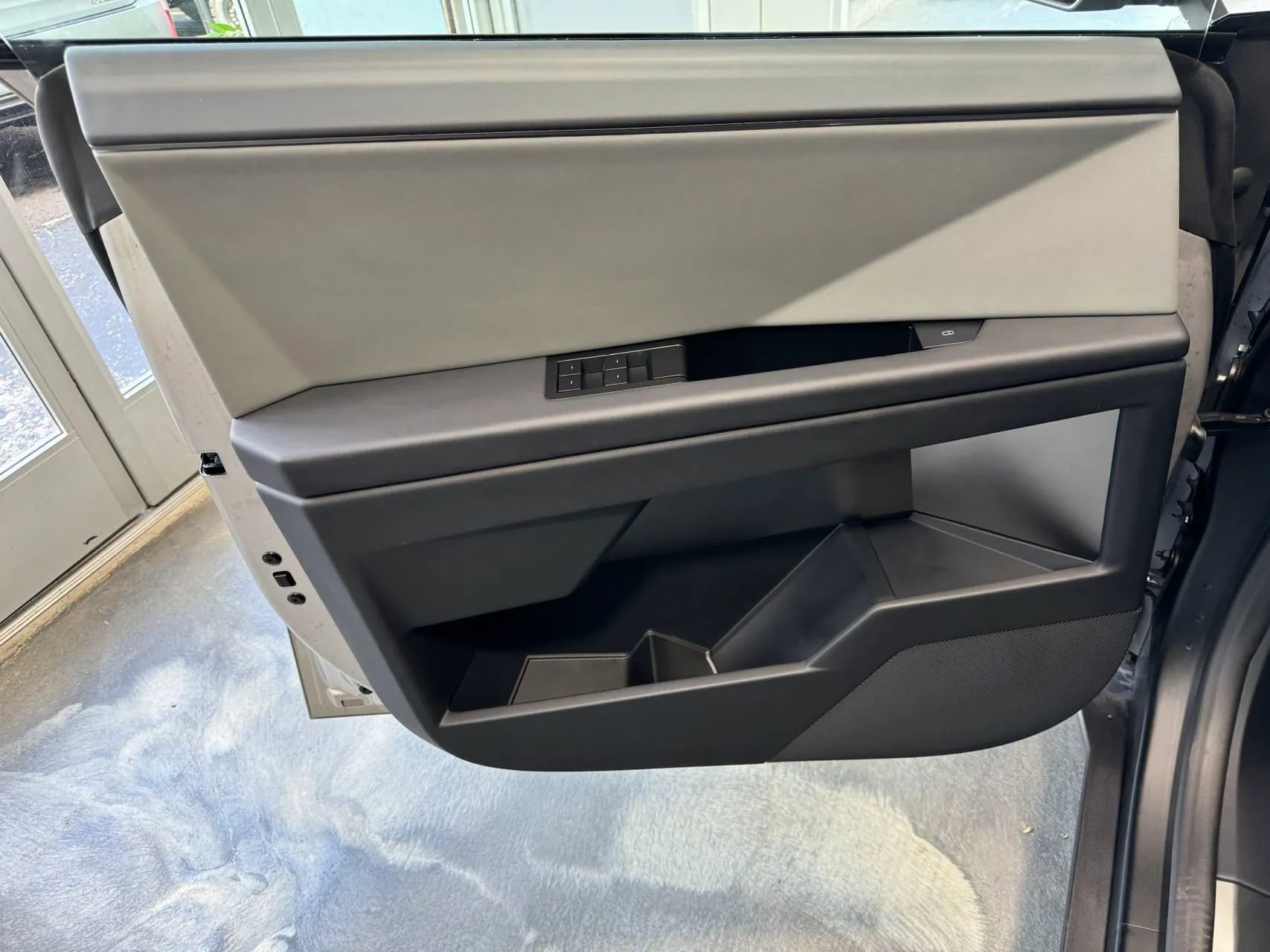 Used 2024 Tesla Cybertruck AWD Crew Cab image 11