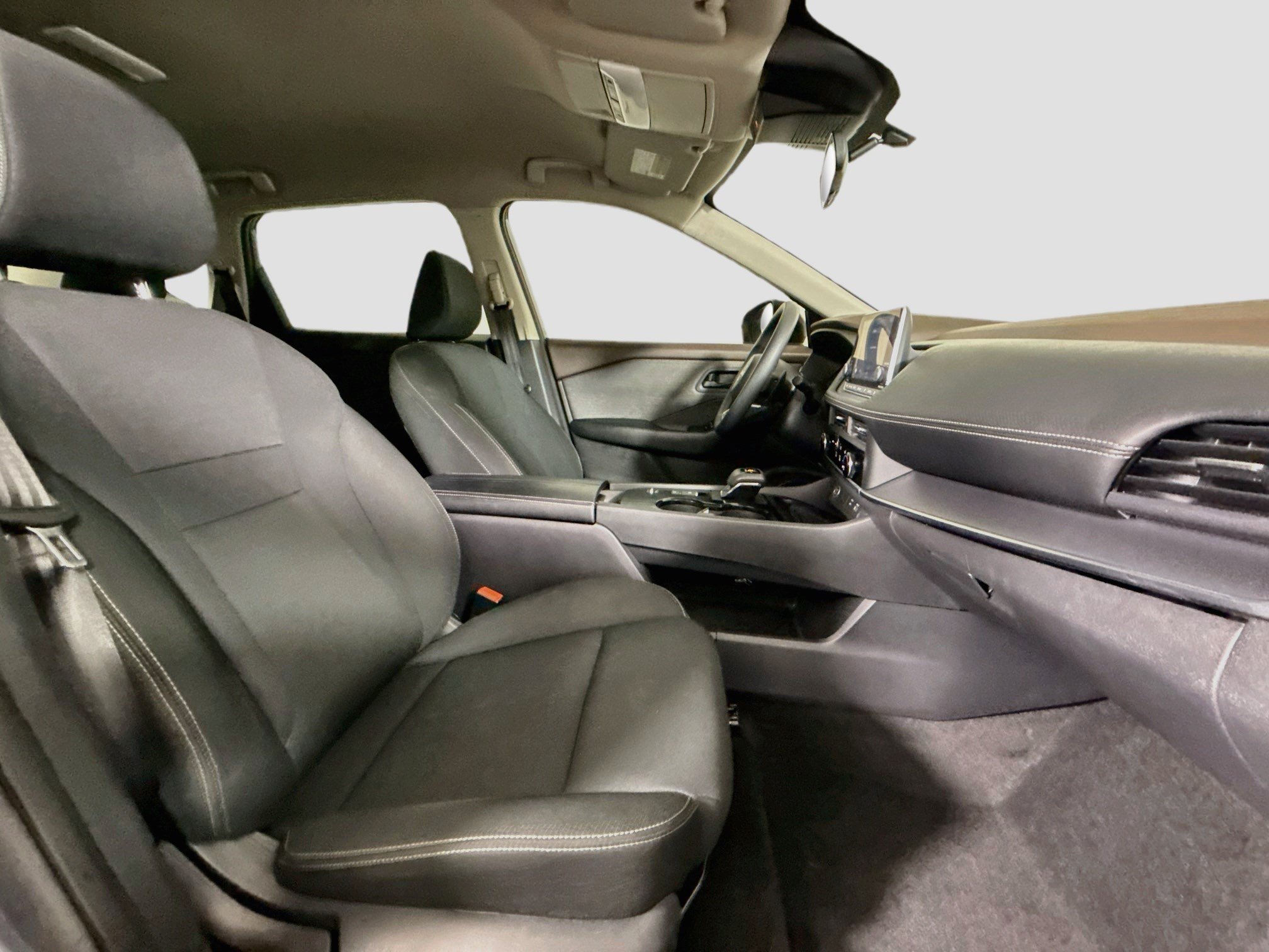 Used 2023 Nissan Rogue S FWD image 29