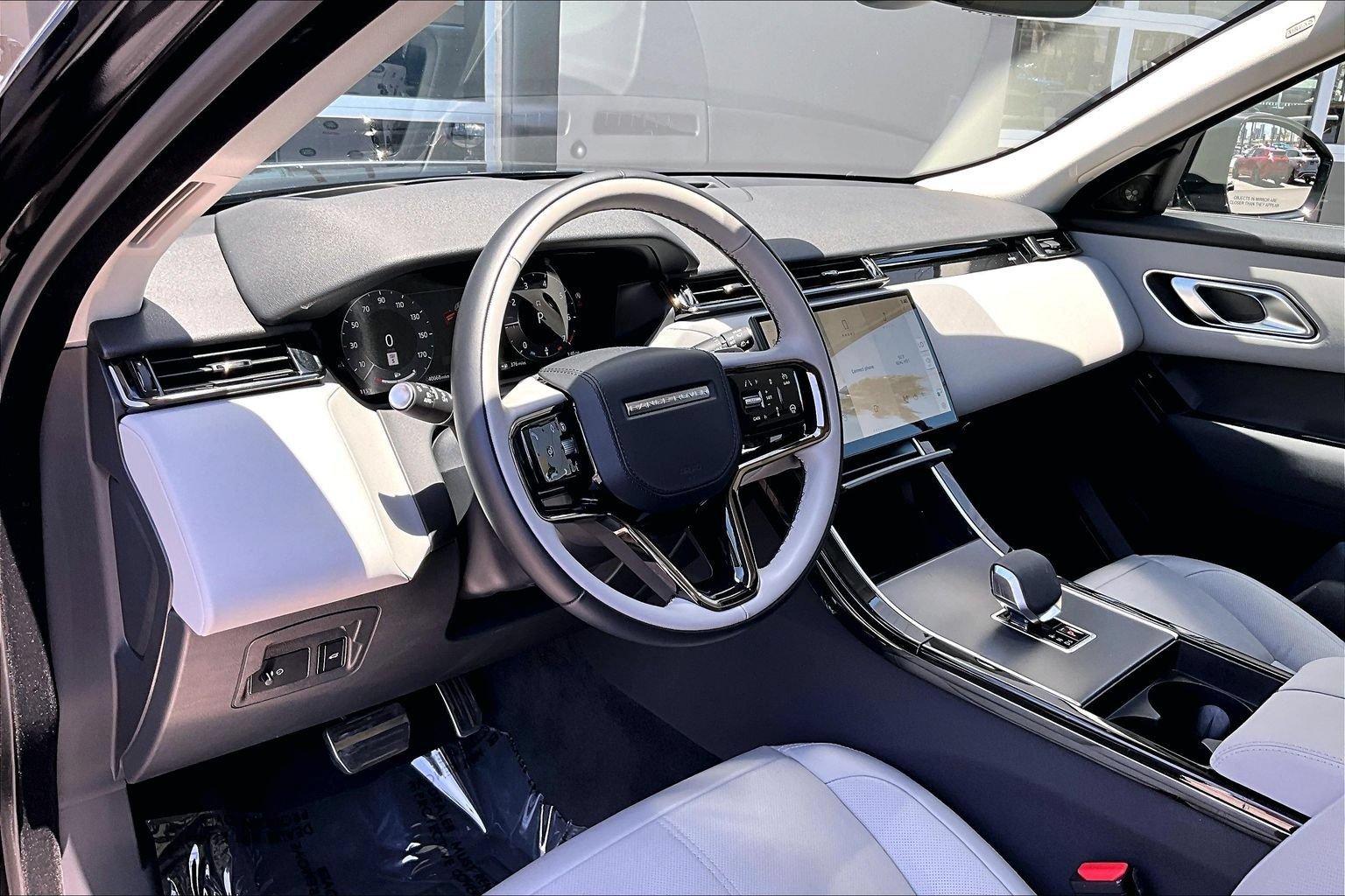 Certified 2025 Land Rover Range Rover Velar Dynamic SE AWD/4WD image 13