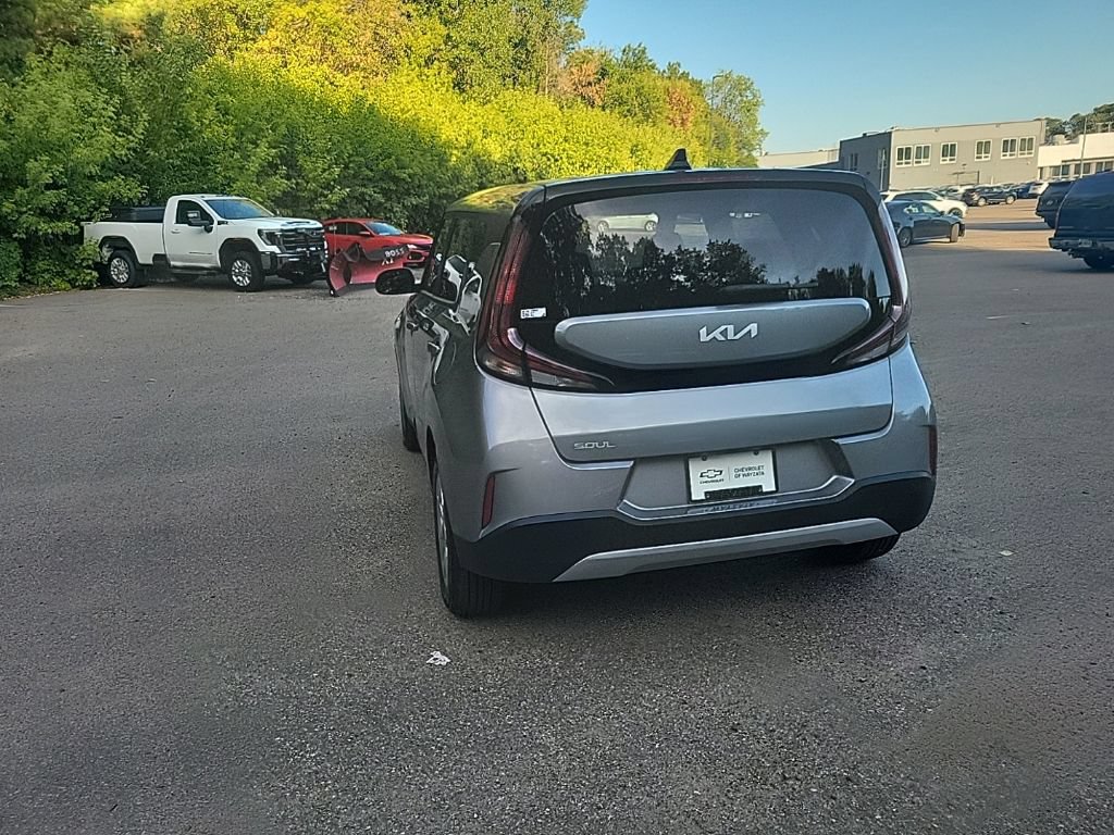 Used 2025 Kia Soul LX w/ LX Technology Package FWD image 17