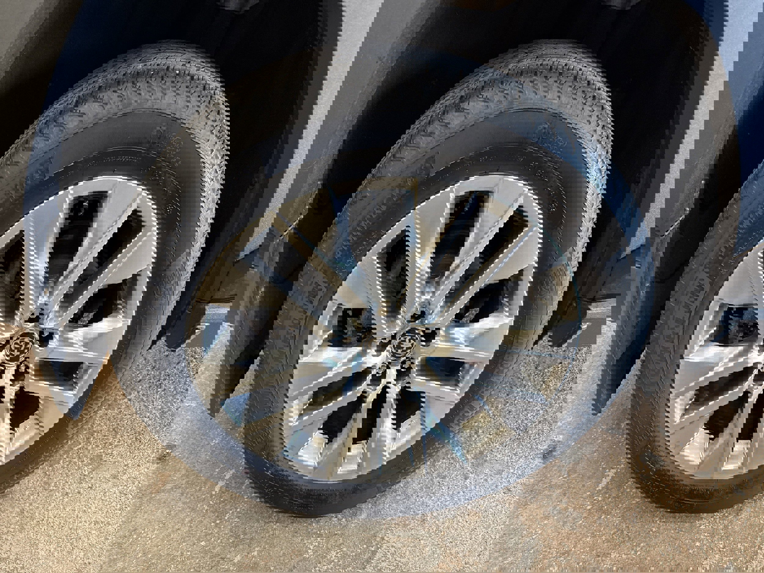 Used 2023 Toyota RAV4 XLE Premium image 11