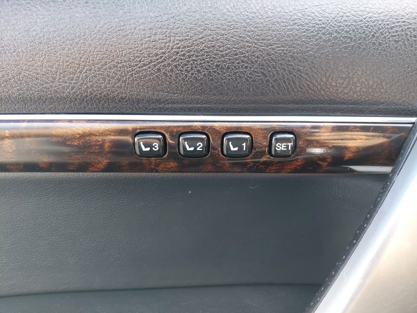 Used 2013 Toyota Land Cruiser image 16