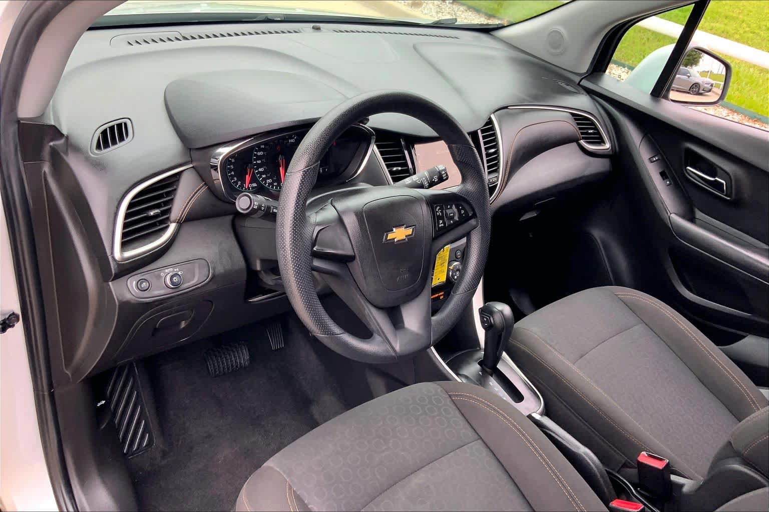 Used 2018 Chevrolet Trax LS FWD image 18