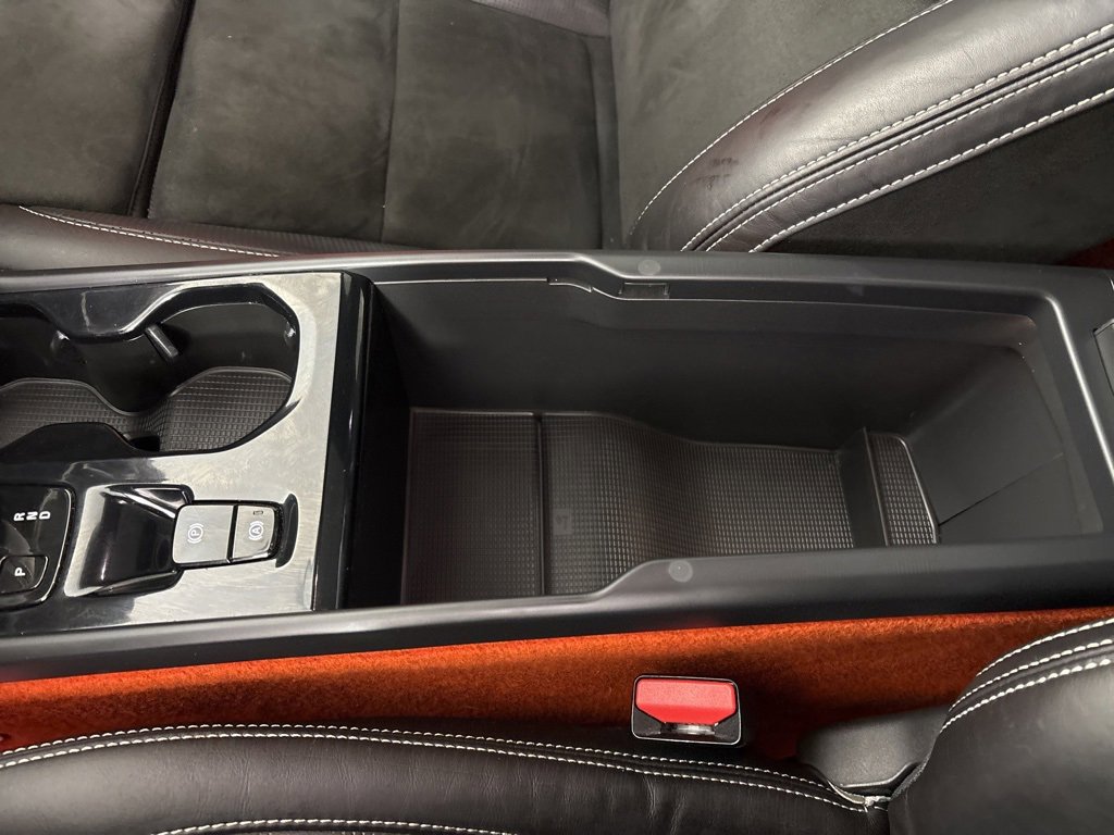 Used 2019 Volvo XC40 T5 R-Design image 32