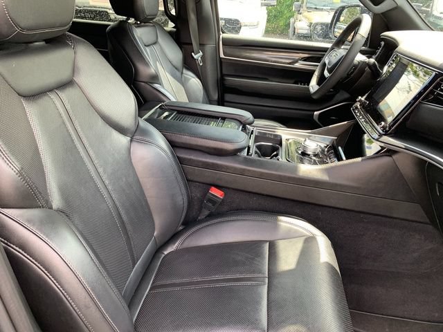 Used 2023 Jeep Wagoneer 4WD image 11