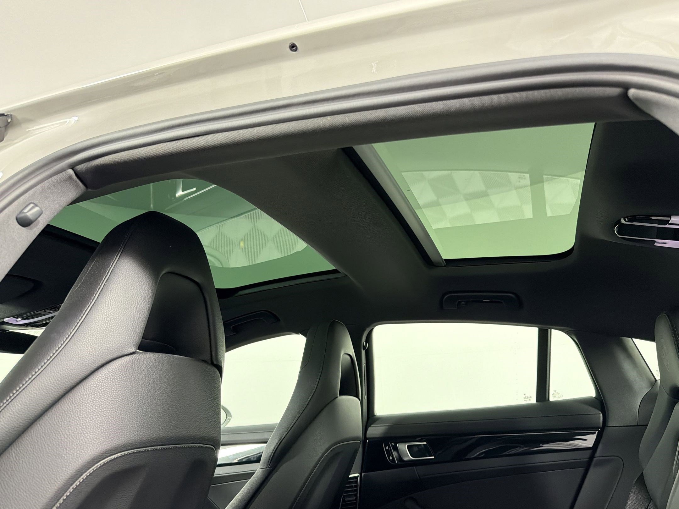 Certified 2021 Porsche Panamera 4S AWD/4WD image 28