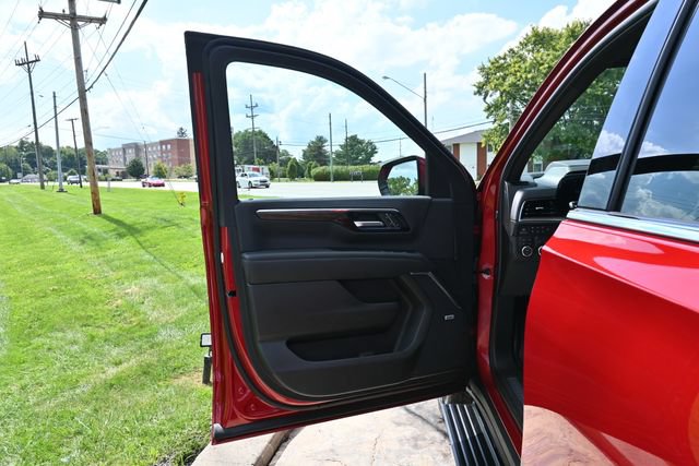 Used 2026 Chevrolet Suburban High Country AWD/4WD image 28