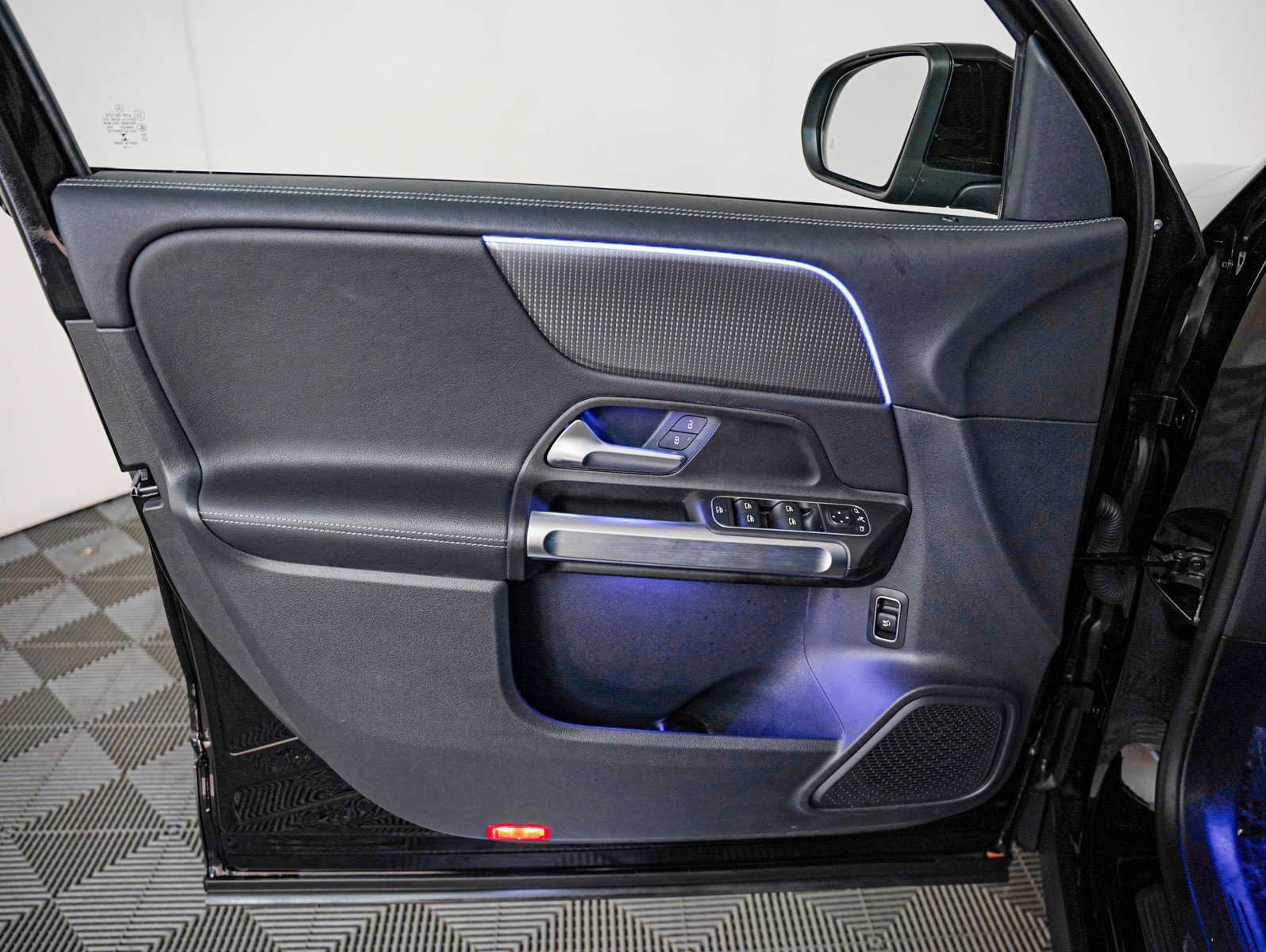 Certified 2022 Mercedes-Benz GLB 250 w/ Premium Package Lite image 24