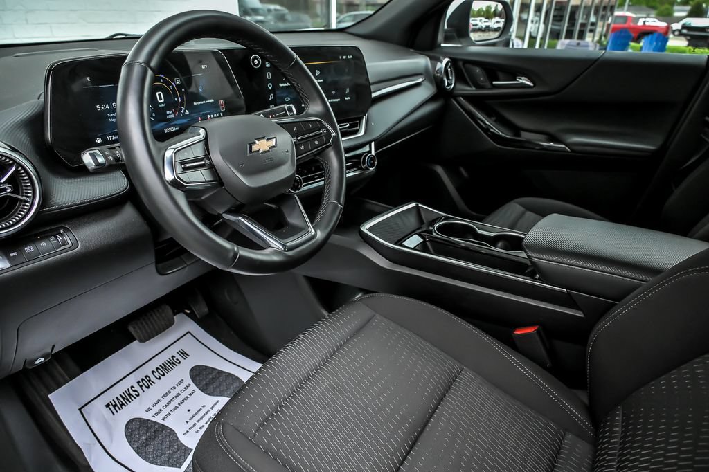 Used 2025 Chevrolet Equinox LT w/ Safety and Technology Package AWD/4WD image 14