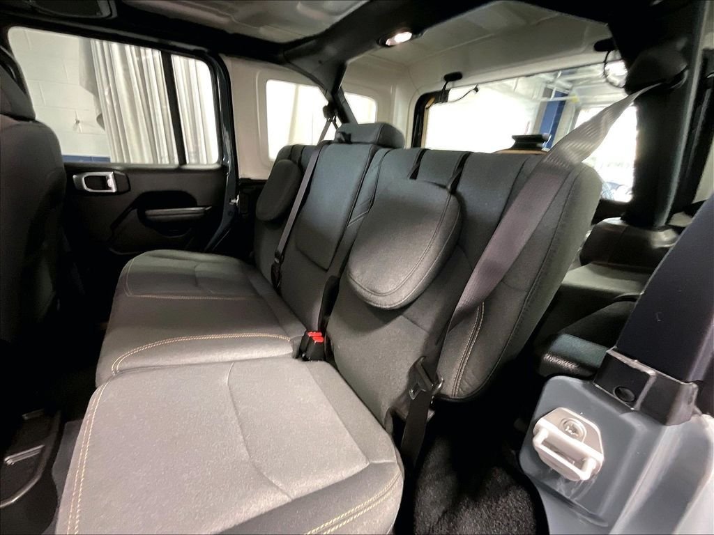 Used 2024 Jeep Wrangler Unlimited w/ Convenience Group AWD/4WD image 15