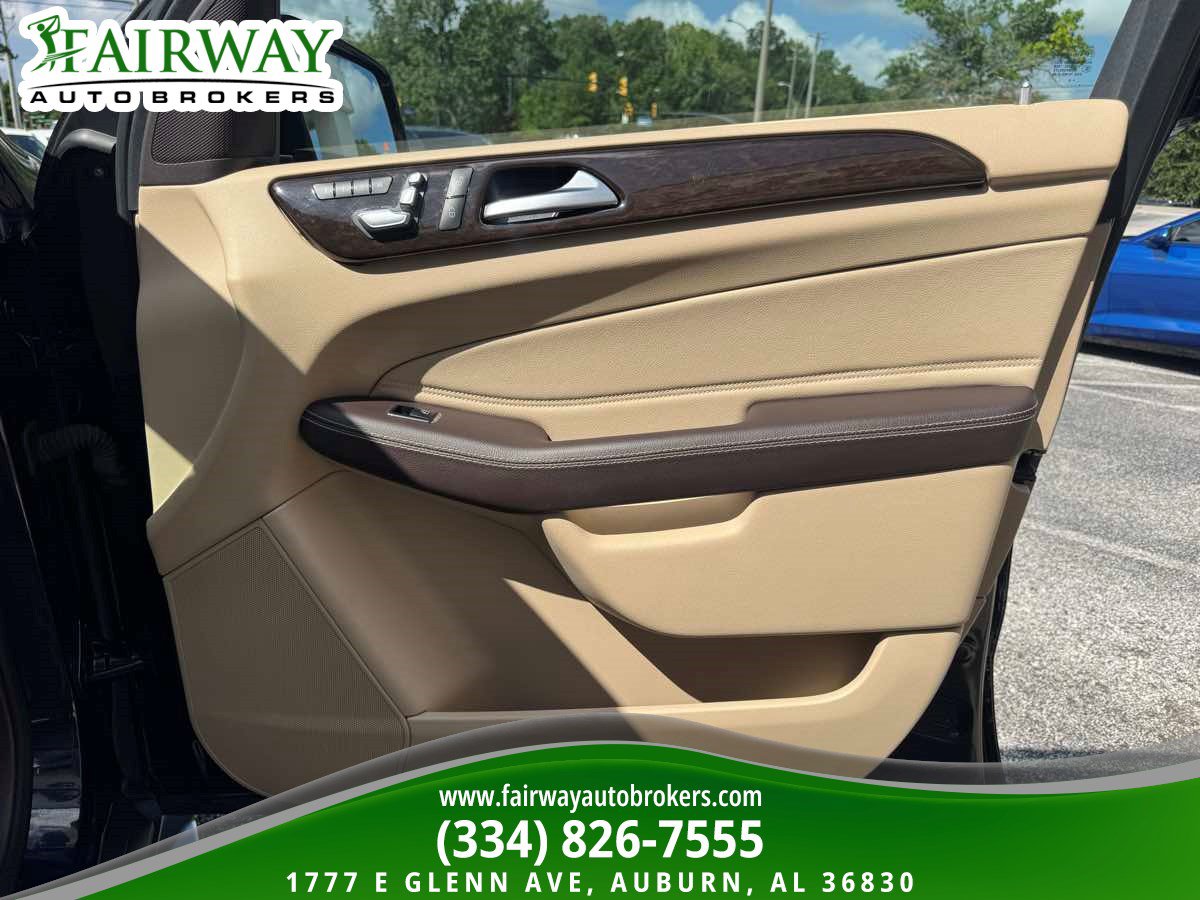 Used 2017 Mercedes-Benz GLS 450 4MATIC image 33