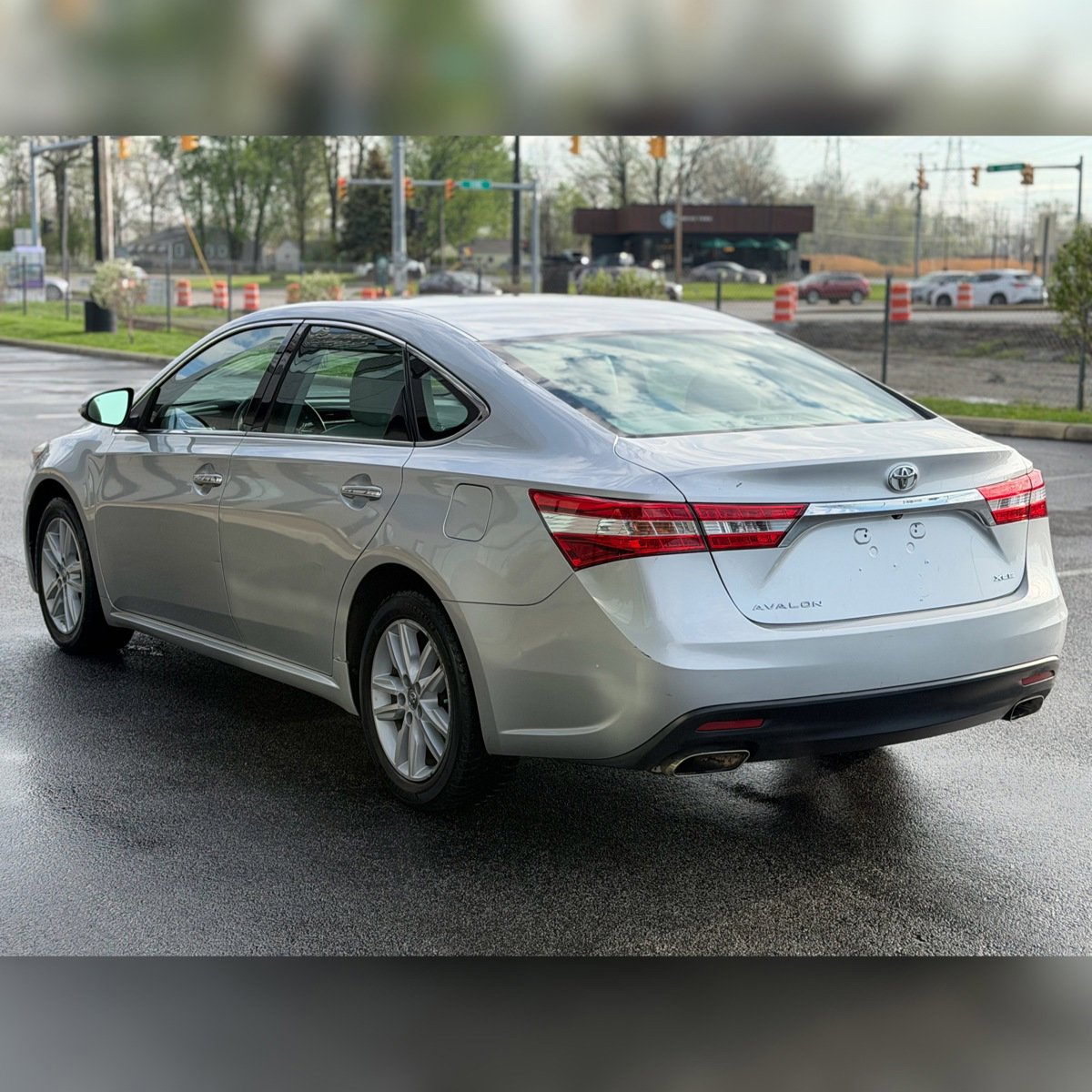 Used 2013 Toyota Avalon XLE Premium image 3