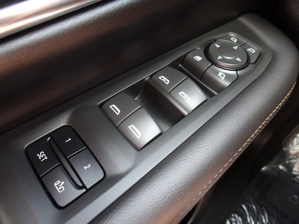 Used 2023 GMC Yukon AT4 w/ AT4 Premium Package AWD/4WD image 25