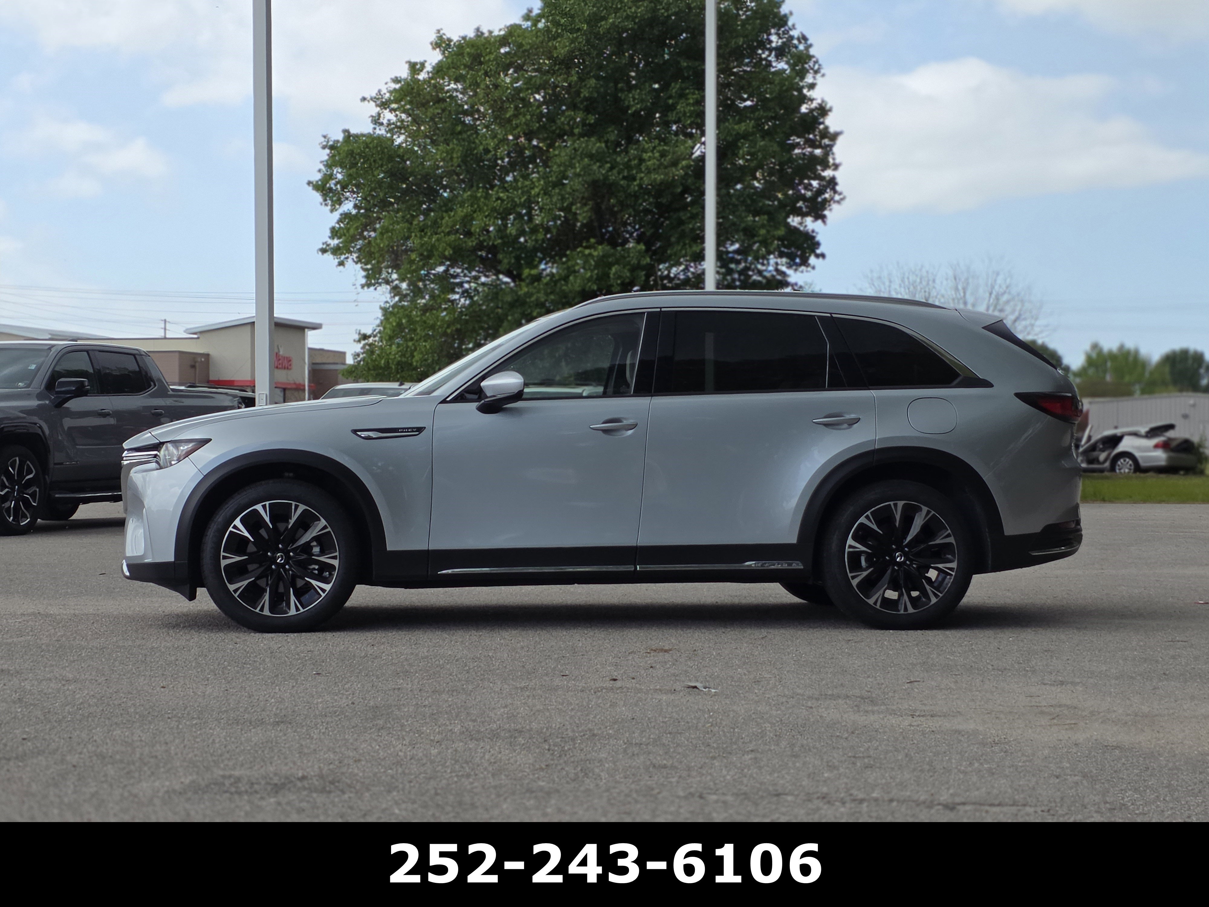 Used 2024 MAZDA CX-90 Plug-In Hybrid w/ Premium Pkg image 4